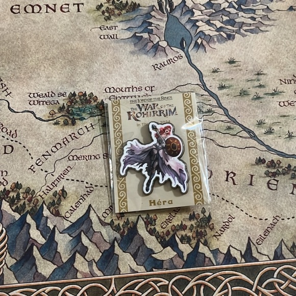 Lord of the Rings 2024 13x23 poster + all 3 Character pins NEW - Picture 4 of 9